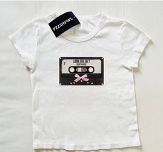 Audio Tape Print White Tee – Free From Label Aesthetic Cassette, Lana Del Rey Tshirt, Lana Del Rey Shirt, Lana Del Rey Coquette, Audio Tape, Baby Tees Y2k, Y2k Baby Tee, Aesthetic T Shirts, Baby Tees