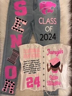 Senior Class of 2024 Corset and Jeans Photoshoot Outfit - Etsy Senior Class Of 2025, Senior Crown Ideas Black, Senior Heads, Senior Painted Jeans, Jeans Photoshoot, Senior Year Diy, Senior Outfits, Senior Class Of 2024, Senior Year Things