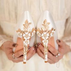 Women's Metal Flower Pointed Toe Stiletto High Heel Wedding Shoes Platform, Flower Women, Heels Wedding, Wedding Pumps, Party Pumps, Wedding Vision, Designer High Heels, Wedding Shoes Heels, Heels High