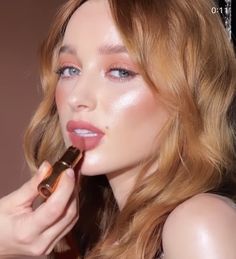 Formal Makeup For Redheads, Red Head Glam Makeup, Red Hair Green Eyes Makeup, Ginger Wedding Makeup, Strawberry Blonde Green Eyes, Makeup Strawberry Blonde, Phoebe Dynevor Makeup, Barbie Motivation, Makeup For Strawberry Blondes