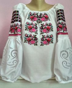 Blusa stile ucraino bella camicetta ricamata con camicetta di | Etsy Ukrainian Blouse, Vita Kin, Ukrainian Style, Linen Layers, Embroidery Shirt, Hippie Tops, Kurti Designs Party Wear, Shirt Embroidery, Style Blouse