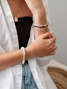 Poses To Show Off Bracelet, Bracelet Lifestyle Photography, Bracelet Product Photography Ideas, Jewelry Photography Bracelets, Bracelet Model Photography, Bracelet Photo Ideas