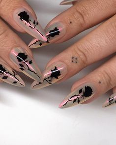 Rose And Thorns, Magical Nails, Beauty Land, Dark Nail, Witch Nails, Witchy Nails, Special Nails, Rose Nail Art, Vintage Nails