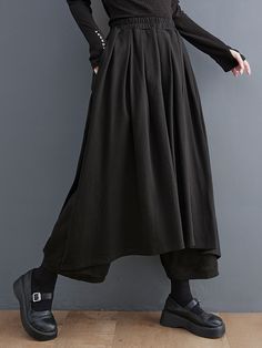 Black Pants For Winter, Black Solid Color Winter Pants, Black Wide Leg Pants With Loose Fit For Winter, Black Harem Pants For Winter, High Waist Harem Pants For Fall, Fall High Waist Harem Pants, Black Relaxed Fit Harem Pants For Winter, Black Solid Color Bottoms For Fall, Black Wide-leg Harem Pants For Winter