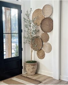 Diy Basket Wall, Kids Studio, Entryway Ideas, Diy Basket, Home Entrance Decor, Entrance Decor