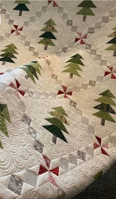 Xmas Quilting Ideas, Christmas Quilts Patterns, Christmas Tree Quilt Patterns, Vintage Christmas Quilt, Quilts Christmas, Christmas Tree Skirts Patterns, Christmas Quilting Projects, Tree Quilts, Christmas Quilt Blocks