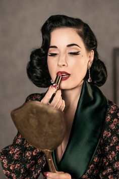 Dita Von Teese Makeup, Dita Von Teese Style, Lipstick Application, Dita Von Tease, Pin Up Makeup, Candy Sweet, Pin Up Hair, Dita Von, Vintage Makeup