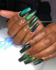 Cat Eye Fall Nail Designs, Green Cat Eye Nails, Good Nails, March Nails, Green Moon, Cat Eye Gel Polish, Green Nail Designs, Eye Nails, Cat Eye Gel