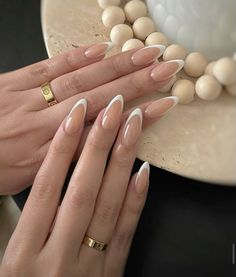 Insta credit: klawsbysonia Nagel Tips, Fake Nails With Glue, Nail Forms, Trendy Nail Art, Oval Nails, Nailed It, French Tip Nails, Nail Accessories, Nail Kit