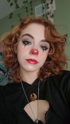 East Clown Make Up, Cute And Easy Clown Makeup, Funky Halloween Makeup, Clown Makeup Inspo Easy, Cute Subtle Clown Makeup, 90s Clown Makeup, Easy Clown Eyeliner, Clown Eyeliner Simple, Simple Clown Face Paint