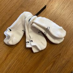 Pack Of 3 Nike Socks Brand New Size M : Women’s 6-10 , Men’s 6-8 Nike No Show Socks, White Nike Hat, White Nike Socks, Nike Gloves, Dri Fit Socks, Usa Socks, Nike Crew Socks, Nike Headbands, Nike Max