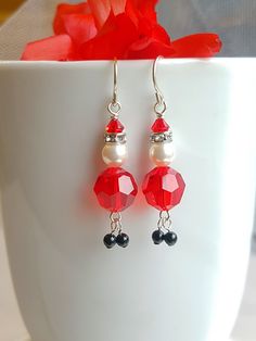 These Adorable and Fun Chubby Santa Claus Earrings are Handmade with Swarovski Crystal Beads and Pearls. Meticulously Wire Wrapped with Sterling Silver Wire. Sterling Silver Ear Wires have been used. Rhinestone Rondelle Beads add that Sparkle to the Santa Claus Head. Fun and yet Festive Pick up a pair of these Darling Earrings. They make great gifts this Holiday Season. 💕Detail / Measurements💕 ❤ Sterling Silver Wire ❤ Sterling Silver French Ear Wire ❤ Swarovski Crystal Round Beads 10mm ❤ Swaro Santa Claus Earrings, Christmas Bell Earrings, Santa Beaded Earrings, Christmas Bead Earrings, Christmas Earrings Diy, Holiday Earrings Diy, Holiday Beaded Jewelry, Holiday Jewelry Diy, Christmas Jewelry Ideas