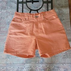 High Waisted Jean Shorts Brand New Without Tags 5 Pockets Size: 7 Please Refer To Measurements No Stretch Colors: Coral Orange With Blue Stitching My Measurements: Waist: 16 Inches Length: 17 Inches Inseam: 4 Inches All Items Come From A Covid Free Closet I Don't Smoke High Waisted Jean, Shorts High Waisted, Cell Phone Holster, High Waisted Jean Shorts, Coral Orange, Levi Shorts, Walker Boots, Pajama Shirt, Fit N Flare Dress