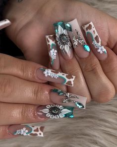 40 Cute Bling Nails You Can Easily Recreate Country Nails Acrylic, Vaquera Nails, Cute Bling Nails, Bday Nails, Quinceanera Nails