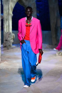 Versace Spring-Summer 2021 - Milan Fashion Week Versace Spring 2021, Summer Color Trends, Versace Spring, Versace Fashion, Men Wear, Milano Fashion Week, Donatella Versace, Versace Men, Vogue Paris