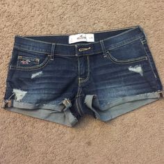 Low Rise, Never Worn. Size 3 (Waist 26) Low Rise Jean Shorts, Clothing Wishlist, 2000s Fashion Outfits, Hollister Shorts, Low Rise Jeans, 2000s Fashion, Fancy Dresses, Jeans Shorts, Hollister