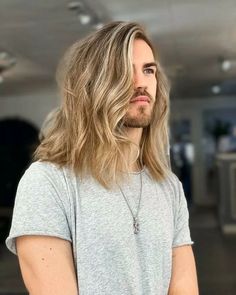 Mens Balayage, Balayage Medium Hair, Feminine Short Hair, Short Hair Designs, Short Haircuts With Bangs, Medium Length Hairstyles, Men Hair Color