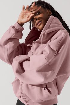 Designed to make you feel like you’re floating on Cloud 9, our super oversized, marshmallowy-soft Cloud Hoodie is simply perfection. It’s basically a warm hug in a jacket. Cloud Hoodie, Sporty Casual Style, Sporty Casual, Hoodie Fits, Skin Discoloration, Skin Care Kit, Athleisure Fashion, Comfy Sweatshirt, Long Torso