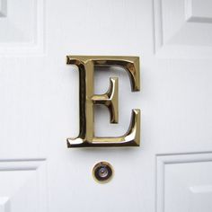 the letter e is hanging on the front door to be used as an ornament