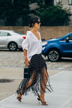 NYFW Day 1 Fringed Skirt Street Style, Classy Edgy Fashion Outfits Summer, Dress With Skirt Outfit, Chic Street Styles 2023, Crazy Streetwear, Fashion Inspiration Outfits, Skirt Street Style, Skirt With Fringe, Fringe Clothing