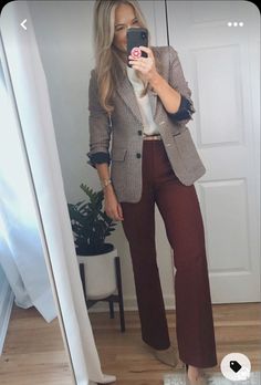 Plaid Shirt Work Outfit Business Casual, J Crew Business Casual, Hr Work Outfits, Fall Dresses For Work Office Wear, Brown Pants Outfit Women Work, Fall Outfits Work Office Chic, Express Work Outfits, Brown Blazer Work Outfit, Fall Work Wear Women