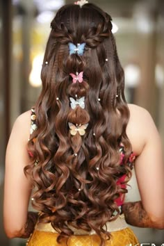 Hairstyles Party, Butterfly Hairstyle, Haldi Look, Graduation Hair, Hairstyles For Gowns, Hair Style On Saree