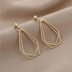 Unique And Light Weight Geometric Gold Earrings Are Almost 1.5” Long And .79” Wide. These Are A Subtle Way To Bring Another Beautiful Accent To Your Look! Ships From The United States!! Sku:E78 Dance Earrings, Stile Hip Hop, Cheap Earrings, Classy Jewelry, Party Earrings, Cow Boy, Gold Drop Earrings, Online Earrings, Geometric Earrings