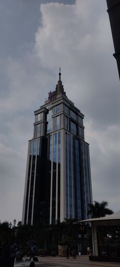 a very tall building with a sky background