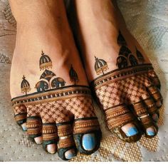 Looking for a way to add a little bit of fun and color to your feet? Check out our selection of henna designs for feet! These designs are perfect for anyone who wants to add some personality to their feet, and they're also a great way to show off your unique style. Pretty Henna, Leg Mehndi, मेहंदी डिजाइन, Legs Mehndi Design, Very Simple Mehndi Designs, Mehndi Designs For Kids, Mehndi Design Pictures, Engagement Mehndi Designs, Full Mehndi Designs