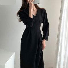 Silhouette: A-LINEOrigin: CN(Origin)Season: AutumnNeckline: V-NeckSleeve Style: RegularStyle: Office LadyDresses Length: Mid-CalfMaterial: AssortedAge: Ages 18-35 Years OldProfile Type: AModel Number: M0938Closure Type: PulloverSleeve Length(cm): WristType: RegularRelease Date: Spring Fabric Type: BrocadeGender: WOMENMaterial Composition: Synthetic FiberWaistline: empirePattern Type: Solid Solid V-neck Workwear Dress For Fall, Fall V-neck Midi Dress For Office, Fall Workwear V-neck Dress, Black Long Sleeve V-neck Dress For Fall, Fitted Long Sleeve V-neck Dress In Solid Color, Solid Color V-neck Midi Dress For Office, Long Sleeve Solid Color V-neck Dress For Fall, Winter V-neck Office Dress, Elegant Long Sleeve Solid Color V-neck Dress