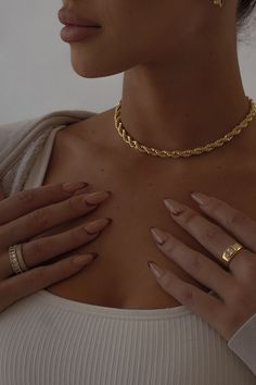 Gold rope necklace and cubic zirconia gold statement rings styled on woman for a casual elevated look. Minimalist Necklace Silver, Jewelry Photoshoot, Golden Jewelry, Jewelry Accessories Ideas, Jewelry Fashion Trends, Fancy Jewellery, Jewelry Essentials, Stacked Jewelry