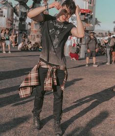 Gustavo Rocha #Coachella #Coachella2018 Rock Festival Outfit, Festival Mode, Fest Outfits, Music Festival Fashion