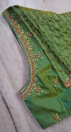 Blauj Dizain New Hand Wark, Green Color Blouse Designs, Simple Green Blouse Designs For Saree, Simple Thread Embroidery Blouse Designs, Simple Aari Thread Work Blouse Design, Latest Simple Aari Work Blouse Designs, Magam Work Designs, Green Blouse Designs, Magam Work