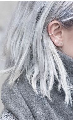 This is my ideal length and color in the long run Ušný Piercing, Grey Ombre Hair, Color Balayage, Cute Ear Piercings, Grey Wig, Silver Grey Hair, Ombré Hair, Ombre Hair Color, Balayage Highlights