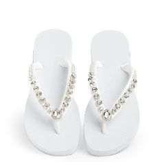 Summer flip-flop beach sandals are designed for women, ladies, and girls. Features light luxury rhinestones adorn the strap. Make the shoes more attractive, and the details are particularly charming which easily catch other's attention. The beautiful stones make the flat beach sandal even more stunning. This pair of crystal sandals can be worn with any dress you wear, beach sandals suit jeans, shorts, skirts, dresses, and other casual wear, which will be perfect for the beach, vacations, beach w Summer Flip Flops Beach, Light Pink Flats, Low Heel Flats, Flip Flops Beach, White Flip Flops, Easy Fashion, Crystal Sandals, Boho Sandals, Rhinestone Flats