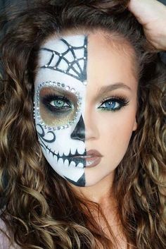 Sugar skull makeup is not something that everyone will be able to replicate. But once you master the art, there will be no turning back! In a good sense. Halloween Makeup Sugar Skull, Sugar Skull Costume, Dead Makeup, Sugar Skull Halloween, Cool Halloween Makeup, Sugar Skull Makeup, Candy Skulls, Halloween Makeup Tutorial, Face Painting Halloween