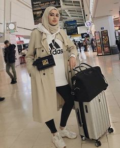 Hijabi Airport Outfit, Outfit Voyage, Outfit Bandara, Airport Ootd, Airport Outfit Winter, Outfit Muslim, Fashion Muslimah, Airport Travel Outfits, Fashion Travel Outfit