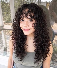 Curly Shag Haircut, Layered Curly Hair, Curly Hair Photos, Hairdos For Curly Hair, Curly Hair Inspiration, Curly Girl Hairstyles, Curly Hair With Bangs