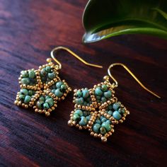 Tree Mandala, Flower Beaded Earrings, Tree Heart, Earrings Patterns, Turquoise And Gold, Mandala Flower, Seed Bead Tutorial, Beaded Earrings Patterns, Artist Gifts