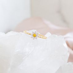 Adorable flower ring with a tiny white daisy and texture band. Wear it by itself for a minimal look or add it to your ring stack for extra texture DETAILS: - Waterproof, PVD plated stainless steel - daisy : 5mm - band width : 1 mm Daisy Ring, Minimal Look, Ring Stack, White Daisy, Ring Dainty, Seasonal Gifts, Flower Ring, Daisy Flower, Stacking Rings