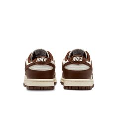 Nike W Dunk Low 'Cacao Wow' Vintage Nike Brown Sneakers, Vintage Brown Nike Sneakers, Most Popular Shoes, Milk Color, Look Retro, Sneaker Stores, Popular Shoes, Air Jordan 3, Swag Shoes