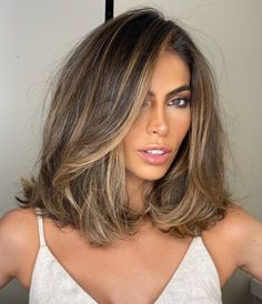 Medium-Length Dark Hair with Light Brown Highlights Brown Hair Underneath, Shoulder Length Hair Balayage, Short Light Brown Hair, Light Brown Highlights, Balayage Blond, Brown Hair Shades, Ash Brown Hair, Blond Balayage