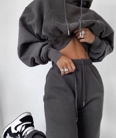 Mode Purple, Mode Zara, Joggers Outfit, Cute Lazy Outfits, Lazy Outfits, Streetwear Fashion Women, Sporty Outfits, Style Chic, Mode Inspiration