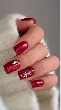 Holiday Acrylic Nails, Red Nails Glitter, Kutek Disney, Christmas Gel, Milky Nails, Red Christmas Nails, October Nails, Nagel Tips