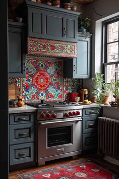 Small Blue Kitchen, Mexican Tile Kitchen, Spanish Style Kitchen, Mexican Kitchen, Farmhouse Kitchens, Interior Design Per La Casa, Fairytale Cottage, Blue Room, Kitchen Farmhouse