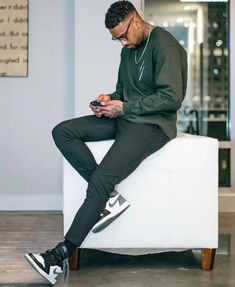 Jordan Outfits For Men, Outfits For Men Casual, Jordan 1 Outfit Men, Jordan 1 Outfit, Mens Casual Suits, Black Men Fashion Casual