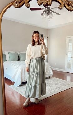 Cropped Sweater And Skirt Outfit, Sweater Tucked Into Bra Over Dress, Long Skirt Christmas Outfits, Christian Woman Fashion, Maxi Skirt With Sweater Outfit, Cute Fall Modest Outfits, Thanksgiving Day Outfits Casual, Mormon Mom Outfits, Modest Midsize Outfits