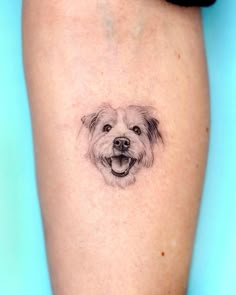 a small dog's face is shown on the leg