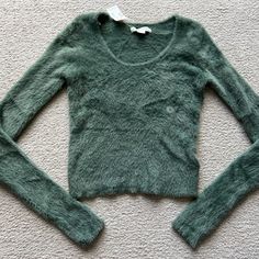 Brand New With Tags Size Small Aeropostale Crop Sweater Top Tee Fuzzy Cozy Long Sleeve Eyelash Knit Scoop Neck Nice Green Color. Super Comfy Cozy Knit Comfy Tops, Soft Texture Fitted Tops For Fall, Cozy Soft Texture Tops, Comfy Soft Knit Winter Tops, Comfy Green Winter Tops, Comfy Winter Tops, Comfy Cozy Winter Tops, Crop Sweater, Cropped Sweater