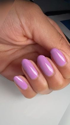 spring time bright and soft purple. essie shade play date. purple nails on medium brown skintone. valentine’s Day nails.